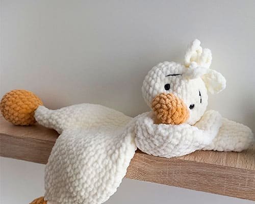 Receita gratuita ensina a fazer naninha amigurumi de pato de 35 cm